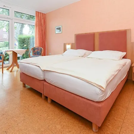 מלון Hotel-pension Altes Siel בנסרסיל